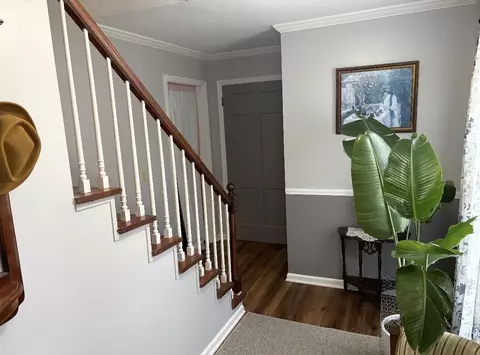 Entry Way - 253 Park Crest Dr, Freeport, IL 61032 photo 3 of 5