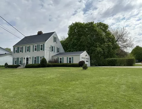 Exterior - 253 Park Crest Dr, Freeport, IL 61032 photo 2 of 11
