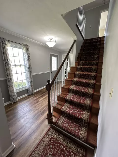 Entry Way - 253 Park Crest Dr, Freeport, IL 61032 photo 4 of 5