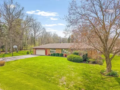 Exterior - 632 Hickory Ct, Lake Summerset, IL 61019 photo 4 of 8