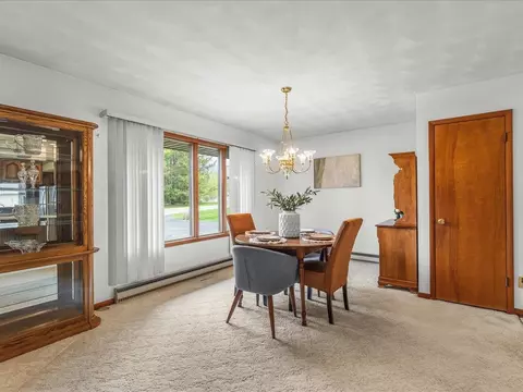 Dining - 632 Hickory Ct, Lake Summerset, IL 61019 photo 1 of 4