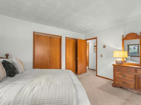 Bedroom - 632 Hickory Ct, Lake Summerset, IL 61019 photo 6 of 10