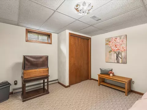Bedroom - 632 Hickory Ct, Lake Summerset, IL 61019 photo 8 of 10