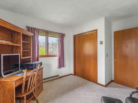 Bedroom - 632 Hickory Ct, Lake Summerset, IL 61019 photo 4 of 10