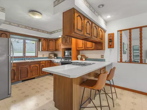 Kitchen - 632 Hickory Ct, Lake Summerset, IL 61019 photo 2 of 6