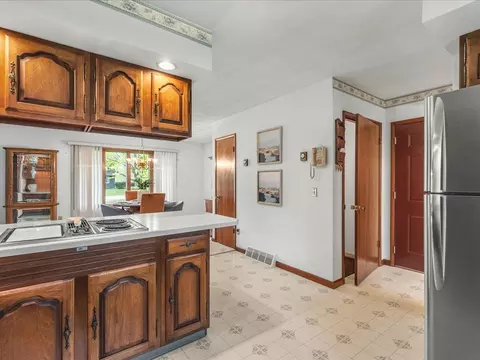 Kitchen - 632 Hickory Ct, Lake Summerset, IL 61019 photo 6 of 6