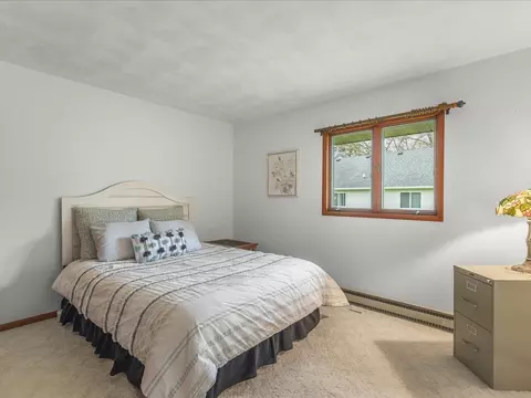 Bedroom - 632 Hickory Ct, Lake Summerset, IL 61019 photo 1 of 10