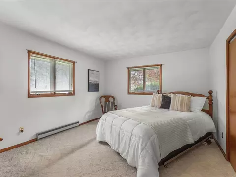 Bedroom - 632 Hickory Ct, Lake Summerset, IL 61019 photo 5 of 10