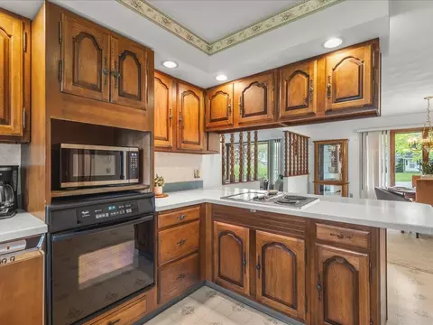 Kitchen - 632 Hickory Ct, Lake Summerset, IL 61019 photo 4 of 6