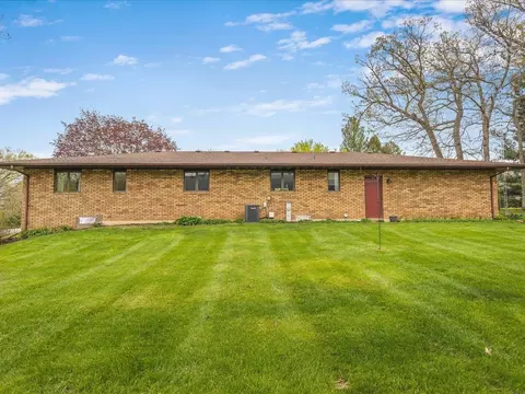 Exterior - 632 Hickory Ct, Lake Summerset, IL 61019 photo 7 of 8