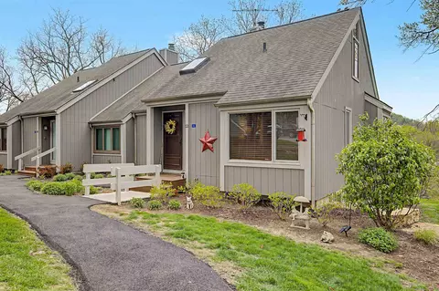 12 Cedar Bluff Ln, Galena, IL 61036