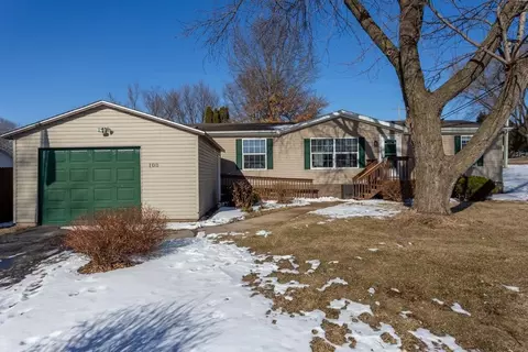 108 Smoke Signal Ln, East Dubuque, IL 61025