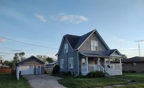 715 E 3rd St, Belvidere, IL 61008