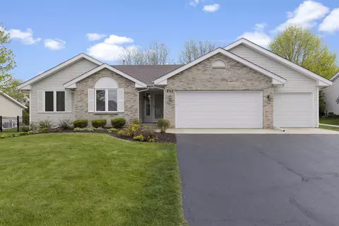 207 Sherman Ln, Poplar Grove, IL 61065