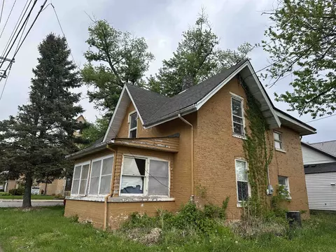 131 Third St, Savanna, IL 61074