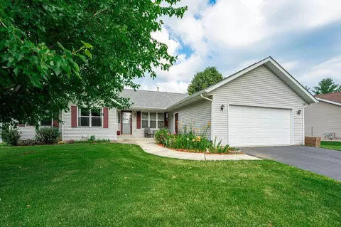 211 Carson Dr, Poplar Grove, IL 61065