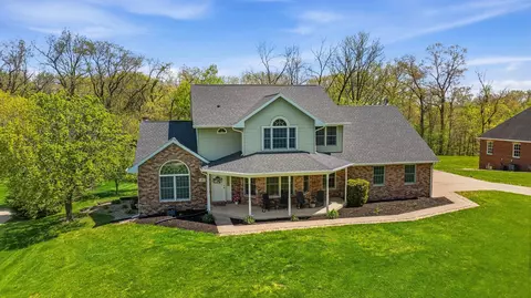 71 Ford Dr, East Dubuque, IL 61025
