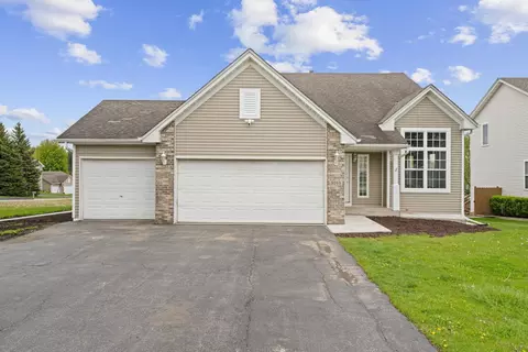 3095 Bauer Dr, Machesney Park, IL 61115