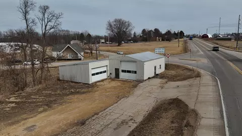 1328 Us Highway 20 W, Elizabeth, IL 61028