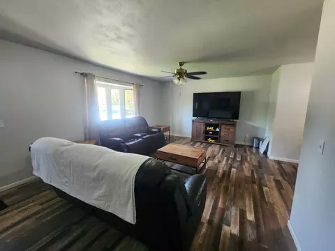 Living - 2267 Eagle Dr, Freeport, IL 61032 photo 2 of 2