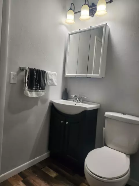 Bath - 2267 Eagle Dr, Freeport, IL 61032 photo 2 of 2