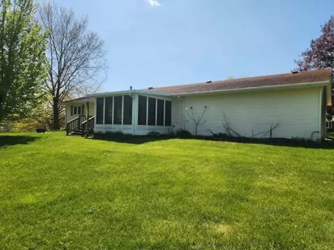 Exterior - 2267 Eagle Dr, Freeport, IL 61032 photo 6 of 6