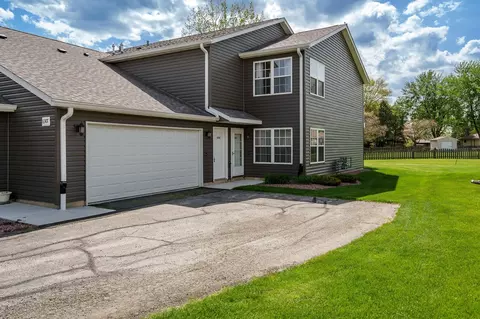 6307 Oak Crest Ln, Loves Park, IL 61111