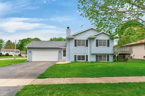 3052 Breezeway Dr, Rockford, IL 61109