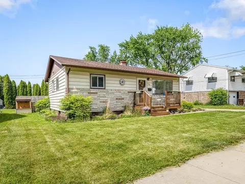 1270 W Staver St, Freeport, IL 61032