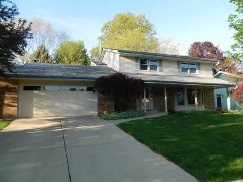 5933 Creekside Ln, Rockford, IL 61114