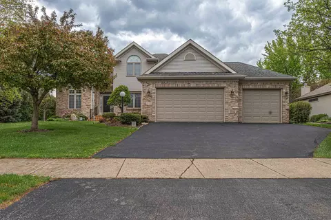 5335 Parliament Pl, Rockford, IL 61107