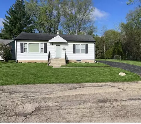 550 N Waddell Ave, Freeport, IL 61032