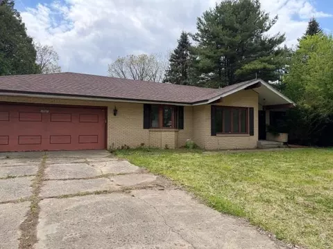 1041 Donna Dr, Belvidere, IL 61008
