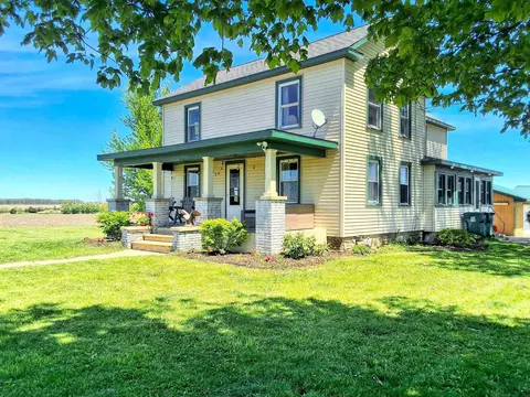 10489 Maple Grove Rd, Lanark, IL 61046 photo 3