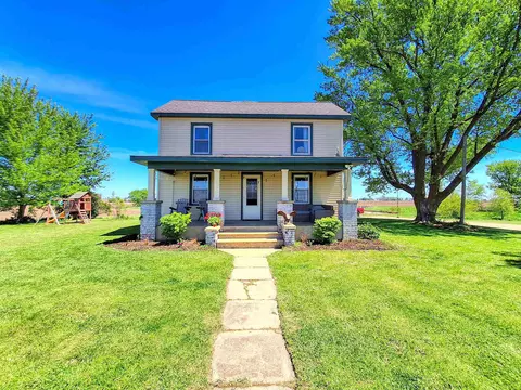 10489 Maple Grove Rd, Lanark, IL 61046