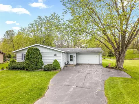 Exterior - 210 Lake Summerset Rd, Lake Summerset, IL 61019 photo 5 of 9