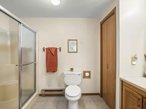 Bath - 210 Lake Summerset Rd, Lake Summerset, IL 61019 photo 4 of 5