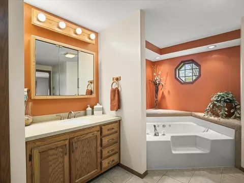 Bath - 210 Lake Summerset Rd, Lake Summerset, IL 61019 photo 5 of 5
