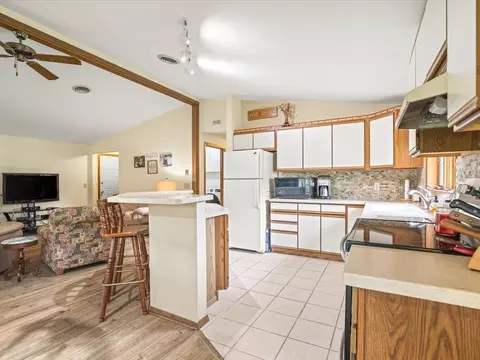 Kitchen - 210 Lake Summerset Rd, Lake Summerset, IL 61019 photo 3 of 5