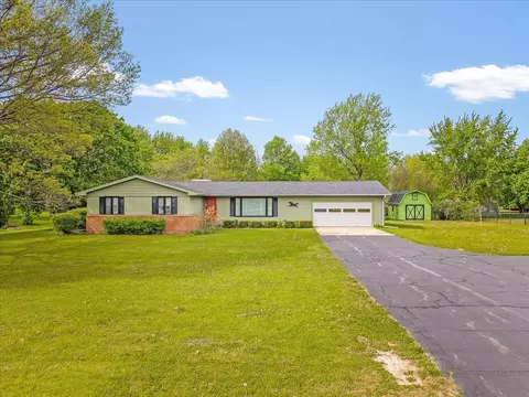 6838 Squaw Prairie Rd, Belvidere, IL 61008