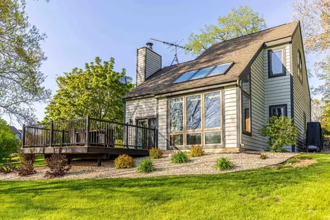 20 Gleneagle Dr, Galena, IL 61036