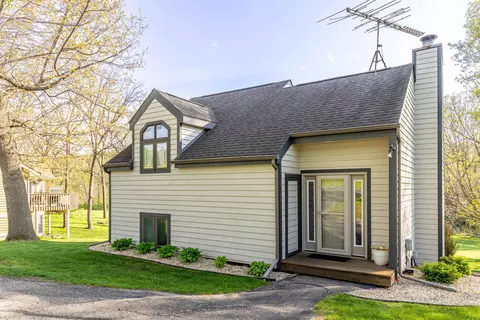 Exterior - 20 Gleneagle Dr, Galena, IL 61036 photo 6 of 8