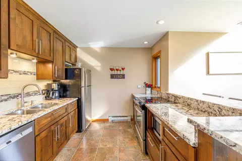 Kitchen - 20 Gleneagle Dr, Galena, IL 61036 photo 2 of 3