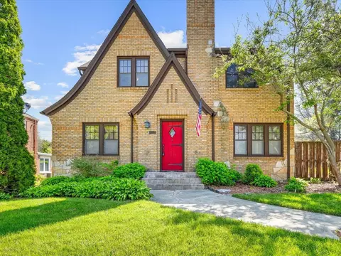 117 N Highland Ave, Rockford, IL 61107
