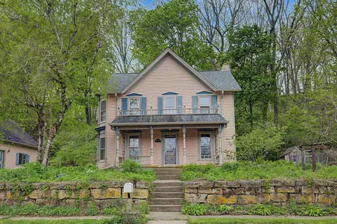 748 Dewey Ave, Galena, IL 61036