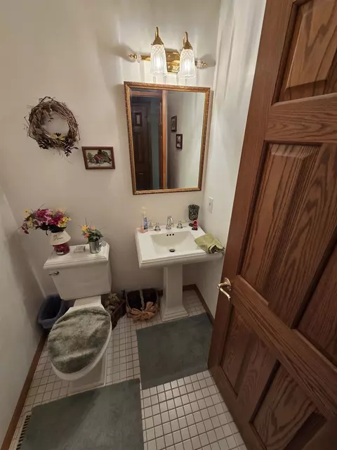 Bath - 3 A25 General Grant Dr, Apple River, IL 61001 photo 1 of 3
