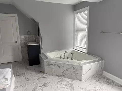 Bath - 1981 E 8th Rd, Tonica, IL 61370 photo 1 of 5