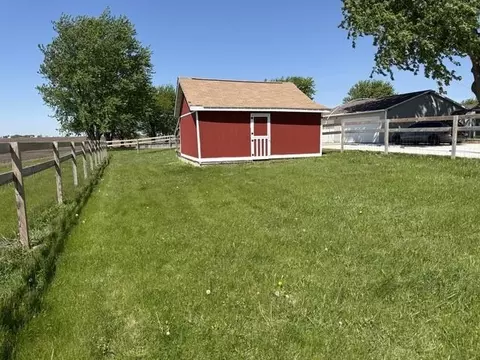 Exterior - 1981 E 8th Rd, Tonica, IL 61370 photo 6 of 8