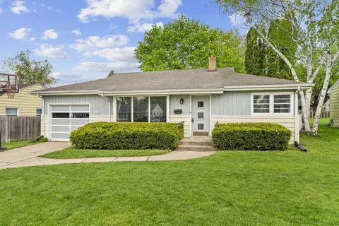 916 Hawthorne Ave, Rockford, IL 61108