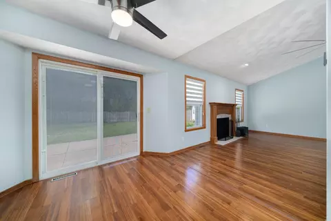 Living - 11103 Downing Ln, Roscoe, IL 61073 photo 5 of 5